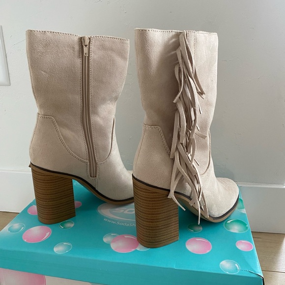 Soda Nelly Beige Fringe Suede Western cowgirl Block Heel Boots Women's Size 7.5 - Picture 4 of 10